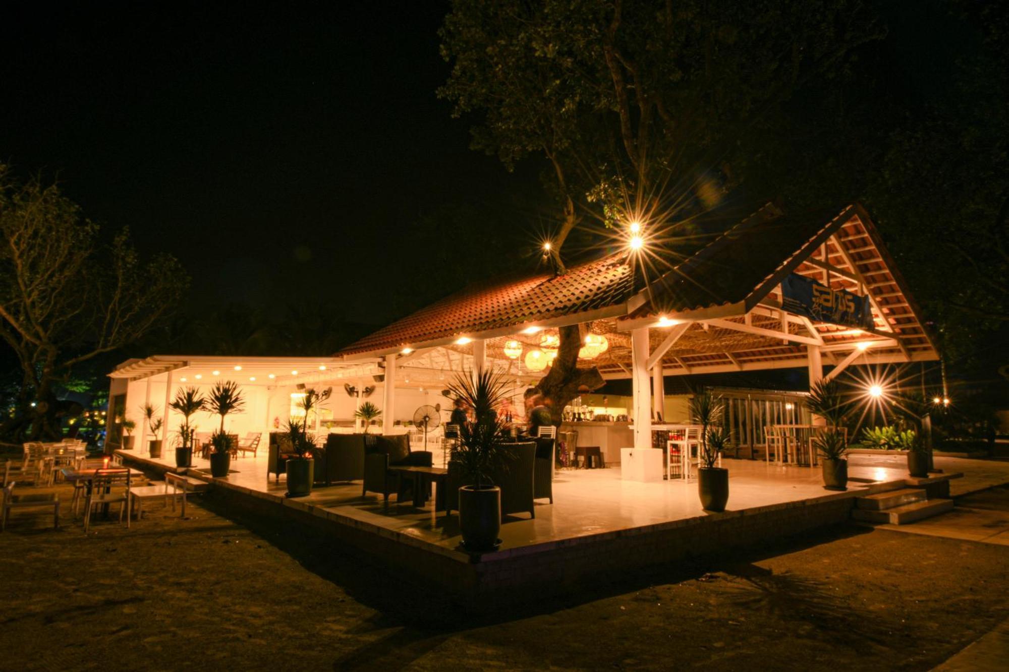 Adena Beach Resort Kuantan Eksteriør bilde